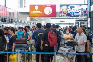 Sân bay Nội Bài đón hơn 650 chuyến bay ngày cao điểm lễ 30-4