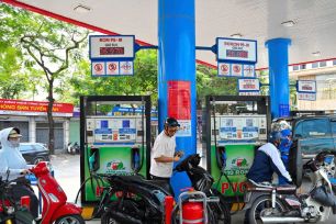 Giá xăng dầu tiếp tục giảm, xăng A95 còn dưới 23.000 đồng/lít