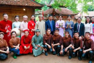 Phu nhân Tổng Bí thư, Chủ tịch nước và Phu nhân Tổng thống Hàn Quốc thăm Bảo tàng Dân tộc học Việt Nam