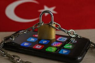 Thổ Nhĩ Kỳ siết mạng xã hội, cấm trẻ dưới 15 tuổi