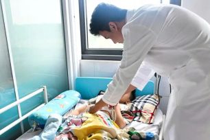 Cứu sống bệnh nhi 7 tuổi bị xoắn ruột hoại tử