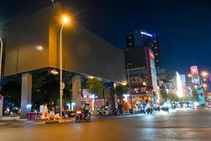 TPHCM đồng loạt tắt đèn quảng cáo sau 22 giờ 