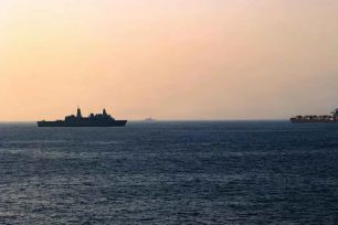 Israel tiếp tục không kích Lebanon