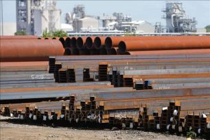 Mỹ giảm thuế thép, nhôm từ Mexico và Canada