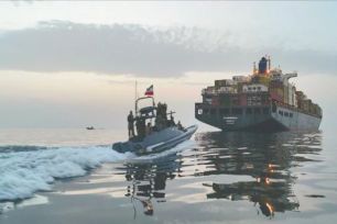 Mỹ để ngỏ phương án quân sự với Iran