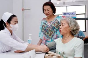 Chính phủ cho phép thanh toán chi phí khám bệnh, chữa bệnh bảo hiểm y tế vượt dự toán