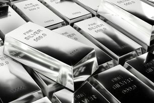 Giá bạc phục hồi nhẹ sau chuỗi giảm sâu