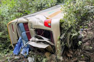 Điều tra nguyên nhân xe khách lao xuống vực ở Sơn La