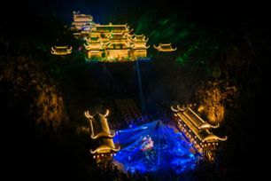 Trải nghiệm chuyển động như một cuộc hành hương về cội nguồn lịch sử