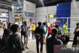  Tàu hỏa va chạm gần thủ đô Indonesia, nhiều người thương vong