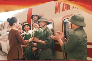 Trải nghiệm chuyến tàu Hà Nội 5 cửa ô, hành trình trở về với ký ức tháng Tư lịch sử