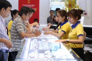 Chiều 28-4: Giá vàng giảm gần 2 triệu đồng/lượng