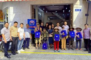 Xổ số Hậu Giang tặng 10.000 phần quà cho người bán vé số dạo và người nghèo