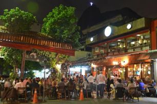 Các nền kinh tế mới nổi chịu sức ép đa chiều