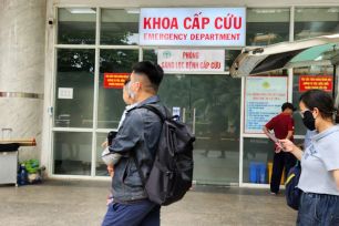 Vụ hàng loạt học sinh nghi ngộ độc thực phẩm: Ca mắc vẫn tăng, kiểm tra đơn vị cung ứng suất ăn