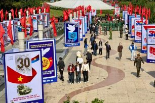 Triển lãm tranh cổ động kỷ niệm 51 năm Ngày Giải phóng miền Nam, thống nhất đất nước