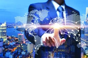 Gậy chỉ huy và bản giao hưởng mới