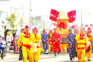 Từ đa sắc đến bản sắc