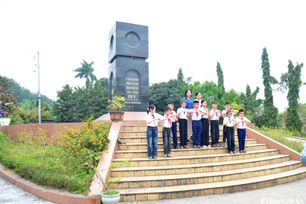 Đường Hồ Chí Minh với hai cột mốc số 0