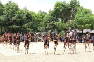 Quảng Ngãi: Du khách hòa mình vào lễ hội đường phố Măng Đen 