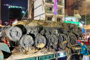 Toàn cảnh trục vớt xác xe tăng ở biển Quy Nhơn