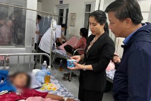 Hàng loạt học sinh ở Quảng Trị bị ngộ độc nghi do ăn bánh mì