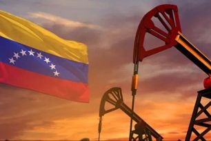 Mỹ ký hợp đồng khai thác dầu tại Venezuela 
