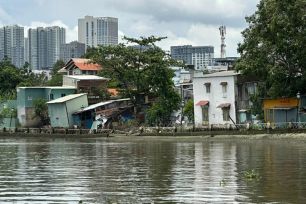 TPHCM đẩy nhanh xây kè chống sạt lở sông, rạch