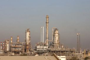 Iran hạ sản lượng khai thác dầu
