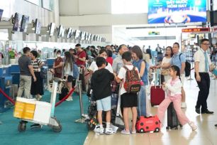 Sân bay Nội Bài đón lượng khách kỷ lục ngày cuối kỳ nghỉ lễ