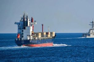Mỹ bắt đầu hộ tống tàu qua eo biển Hormuz