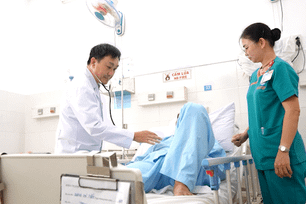 Phẫu thuật khẩn cấp cứu shipper bị vết thương tim sâu 6cm