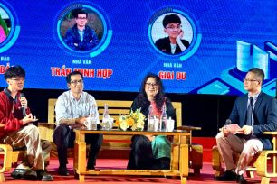 Nhà văn giao lưu, truyền cảm hứng sáng tác cho sinh viên 