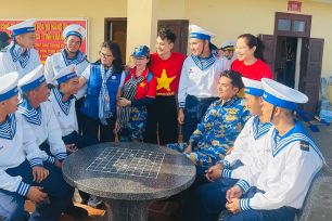 Hành trình đến với Trường Sa: Mang ra tình cảm, mang về niềm tin