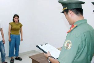 Khởi tố vợ chồng giám đốc công ty tổ chức cho người nước ngoài cư trú trái phép 