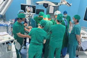 Nối mạch máu cứu sống người bệnh ngay tại Côn Đảo