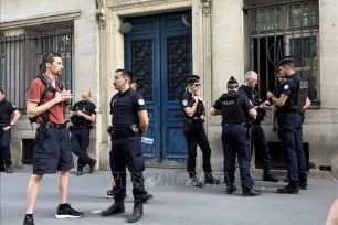 Gần 130 người bị bắt sau đêm ăn mừng bóng đá ở Paris