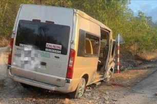 Gia Lai: Xe khách lao xuống lề đường, 3 người thương vong