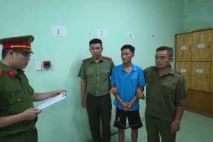 Tạm giữ khẩn cấp đối tượng đánh con riêng của người tình
