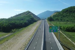 Tăng tốc các dự án hàng không, đường sắt