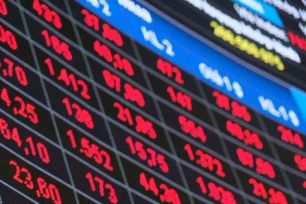 VN Index bất ngờ thủng mốc 1.900 điểm