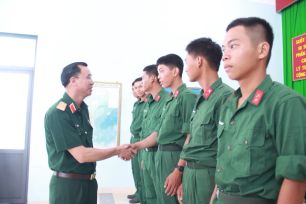 TPHCM: Động viên chiến sĩ mới tại các đơn vị huấn luyện