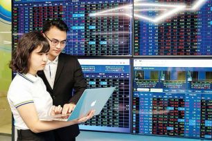 Ngân hàng và dầu khí giúp VN Index tái lập 1.900 điểm