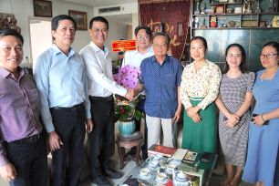Đoàn Ban Tuyên giáo - Dân vận Thành ủy TPHCM thăm nhà khoa học tiêu biểu