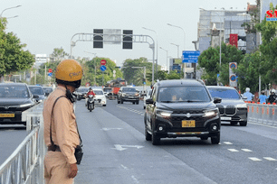 Ngày đầu thí điểm làn đường linh hoạt: Đường Cộng Hòa lưu thông ổn định