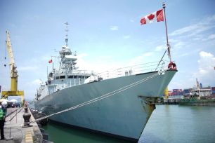 Tàu Hải quân Canada thăm hữu nghị TP Đà Nẵng
