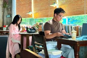 Khi quán cà phê thành nơi “trú ẩn”
