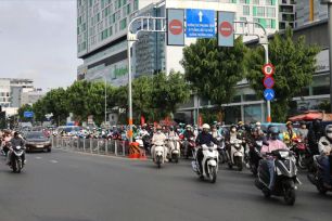 Phân làn đảo chiều trên đường Cộng Hòa, giao thông thông suốt