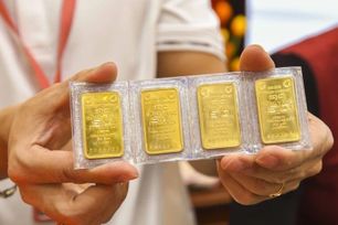 Vàng thế giới mất gần 120 USD/ounce, SJC đồng loạt giảm sâu