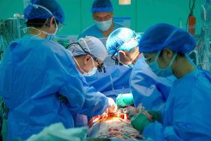 100 nhân viên y tế được huy động tham gia ca ghép tim thần tốc cho bệnh nhi